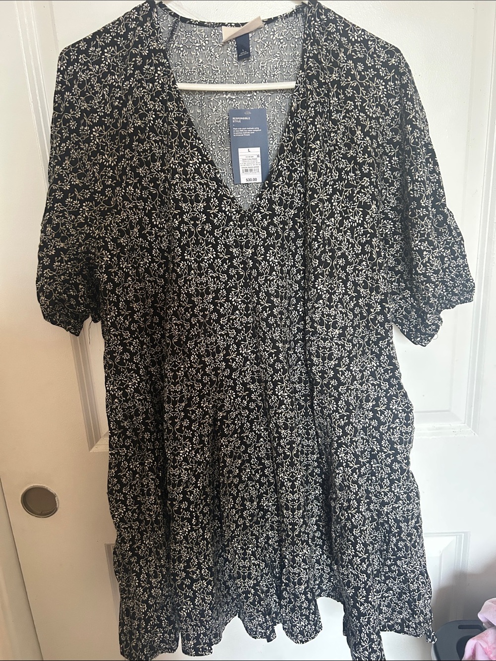 Universal Thread Black and Cream Floral V-Neck Tiered Tunic